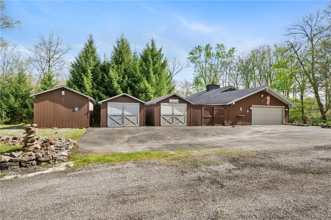 3132 Lake Road
