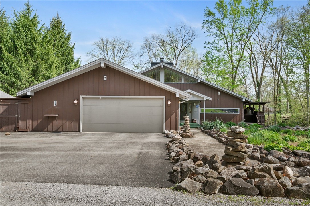 3132 Lake Road