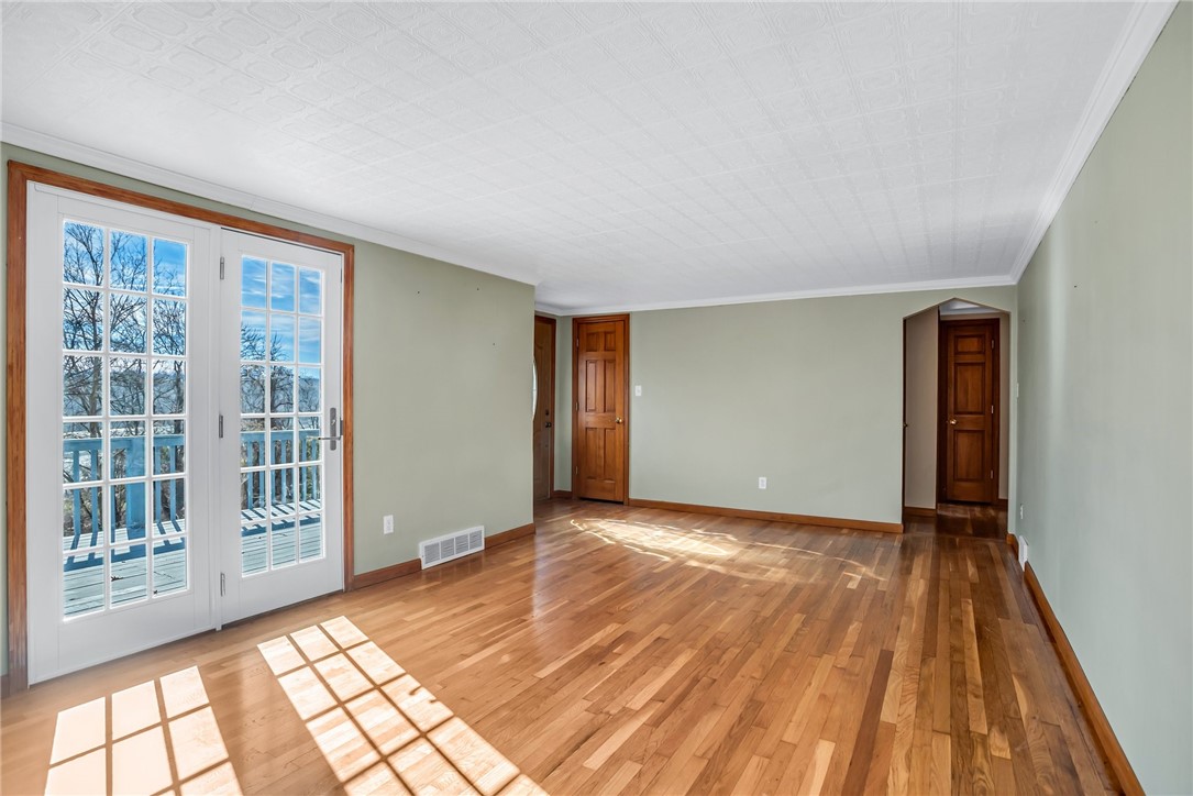 210 Linden Ave