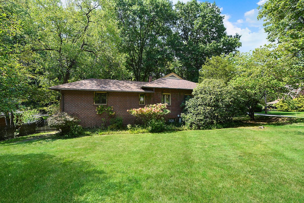 206 Woodside Rd
