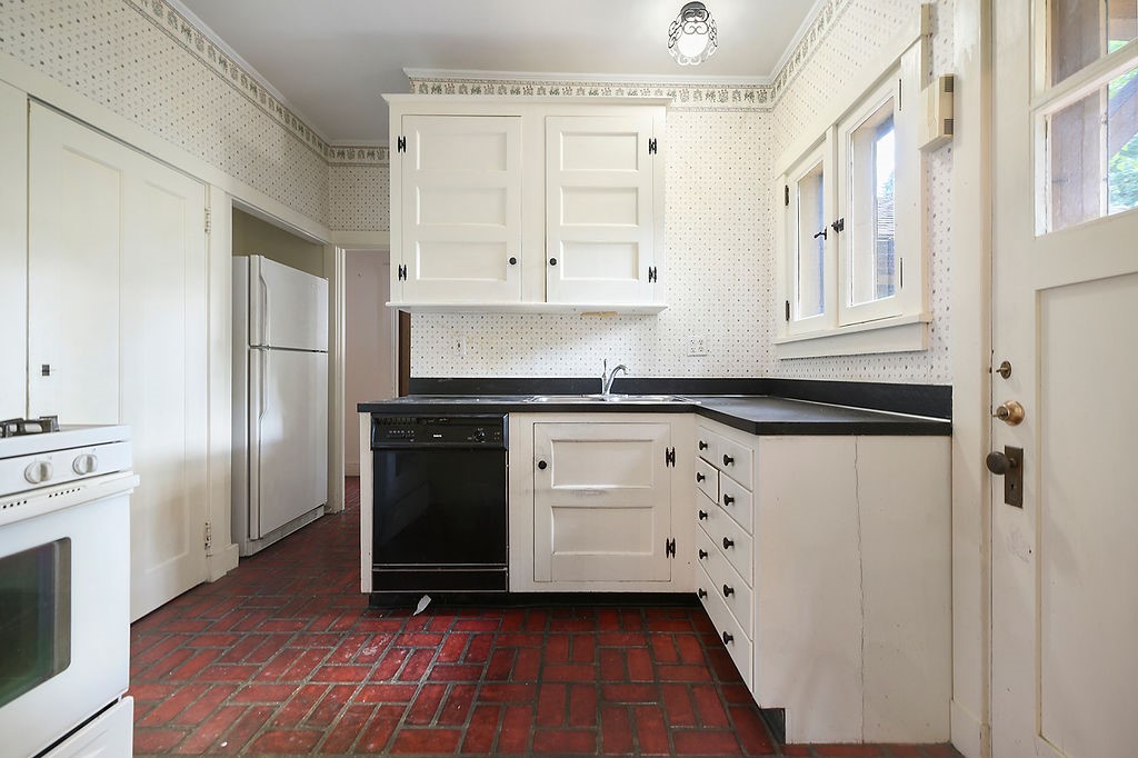 206 Woodside Rd