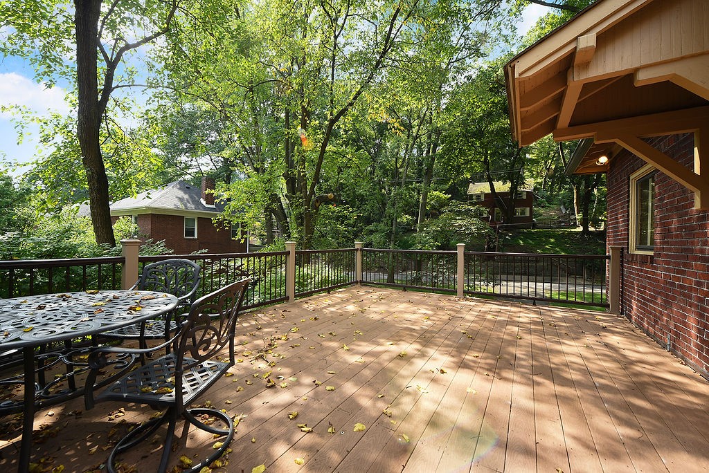 206 Woodside Rd