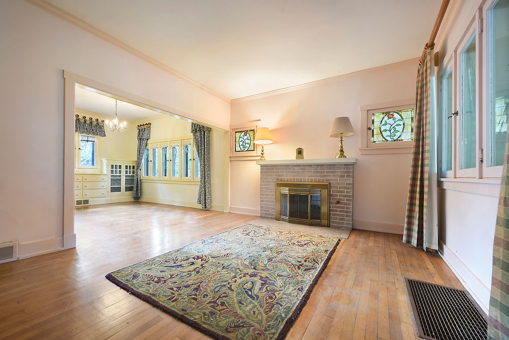 206 Woodside Rd