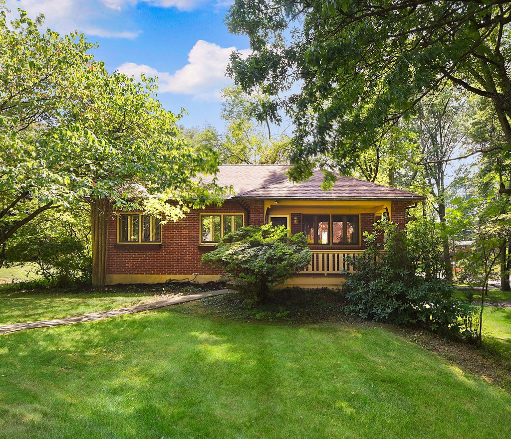 206 Woodside Rd
