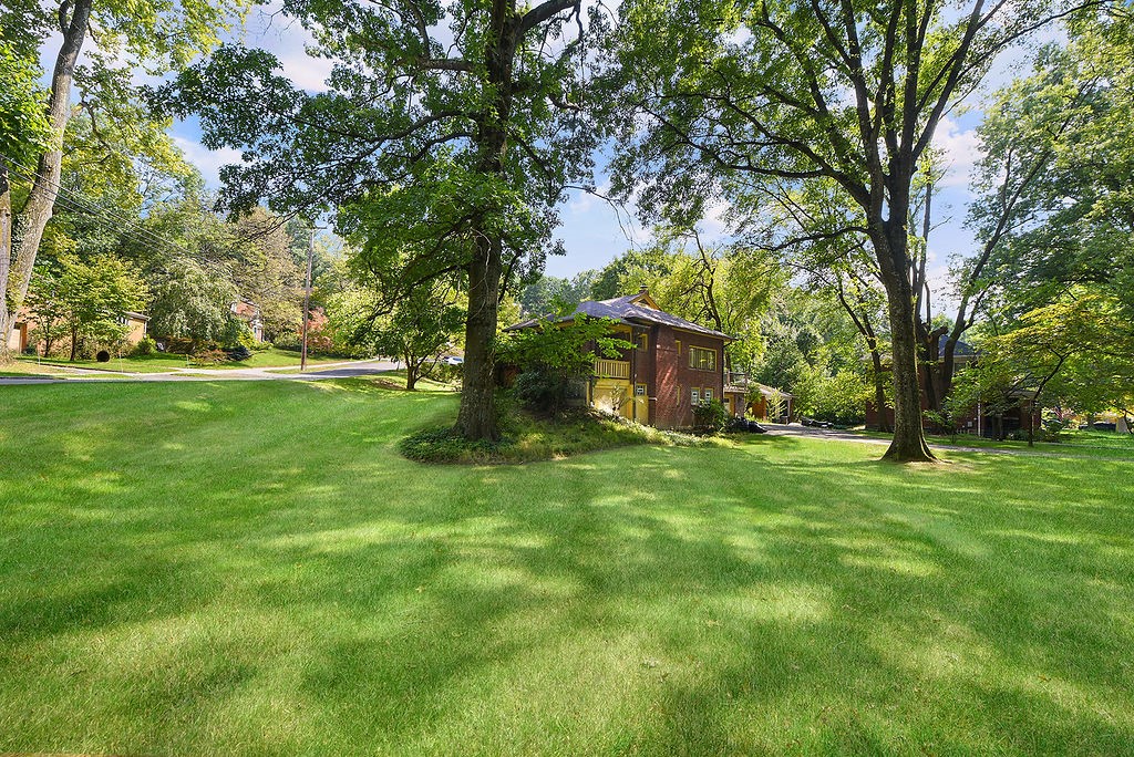 206 Woodside Rd