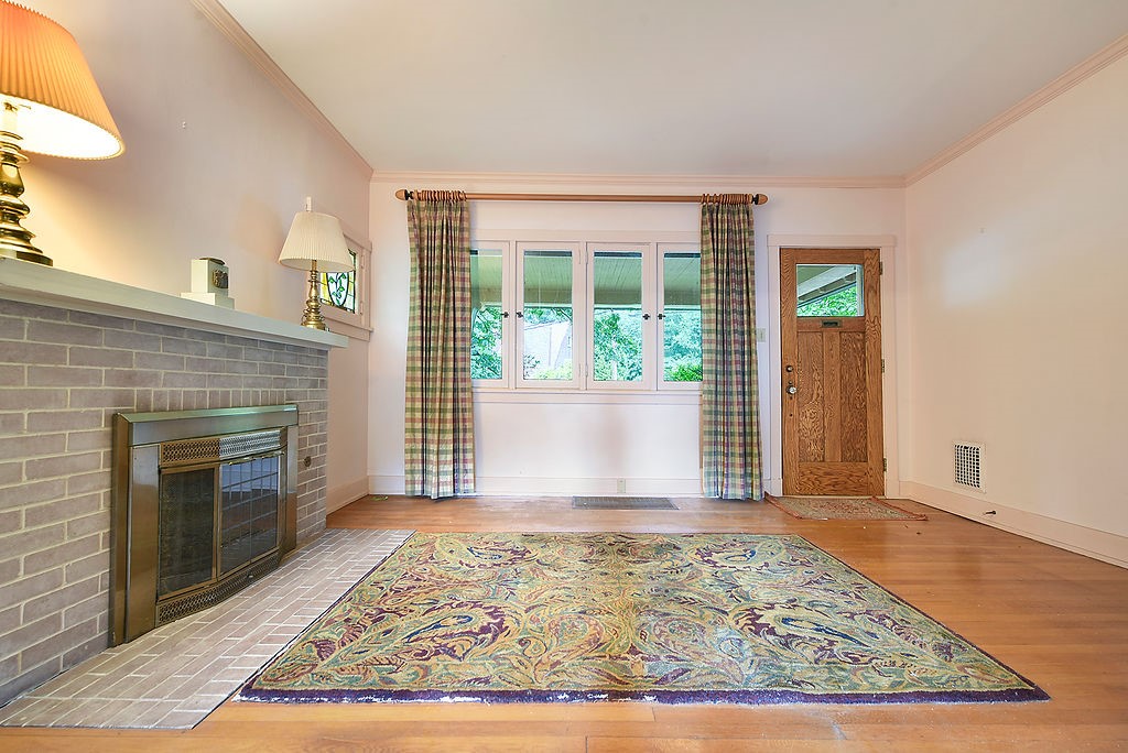 206 Woodside Rd