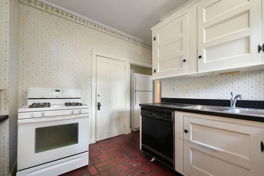 206 Woodside Rd