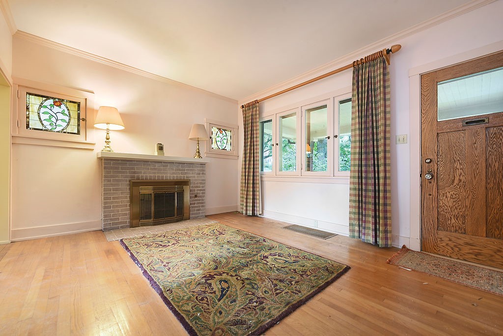 206 Woodside Rd