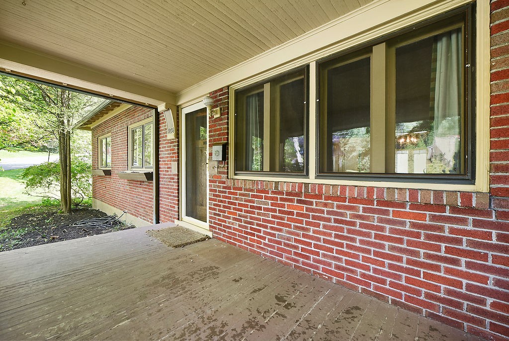 206 Woodside Rd