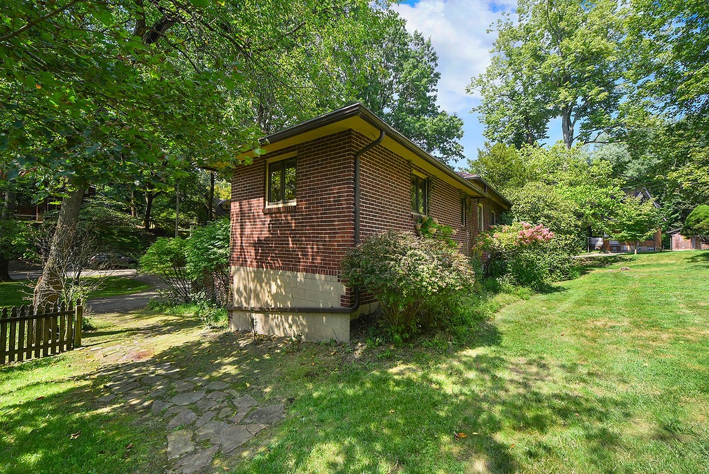 206 Woodside Rd
