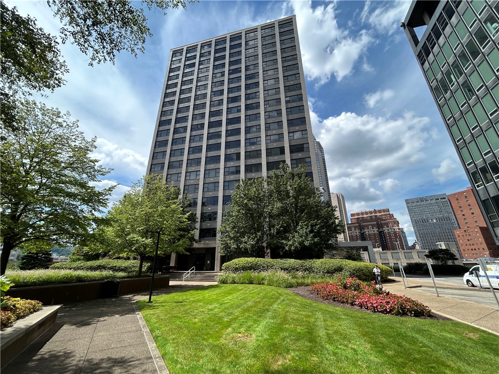 112 Washington Place 17E