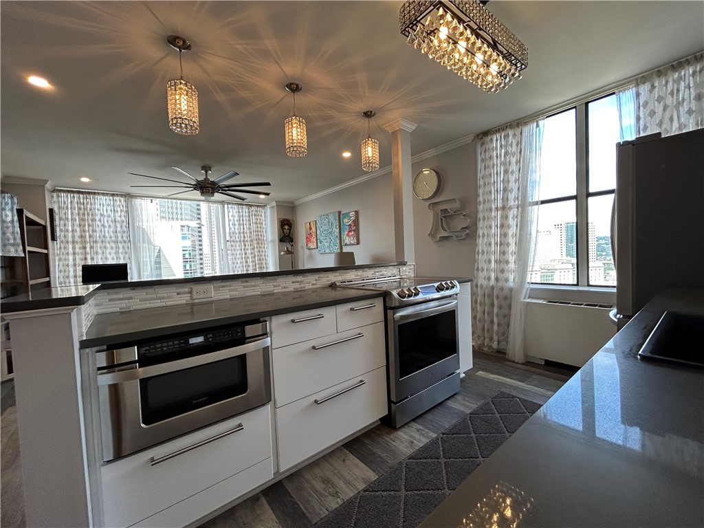 112 Washington Place 17E