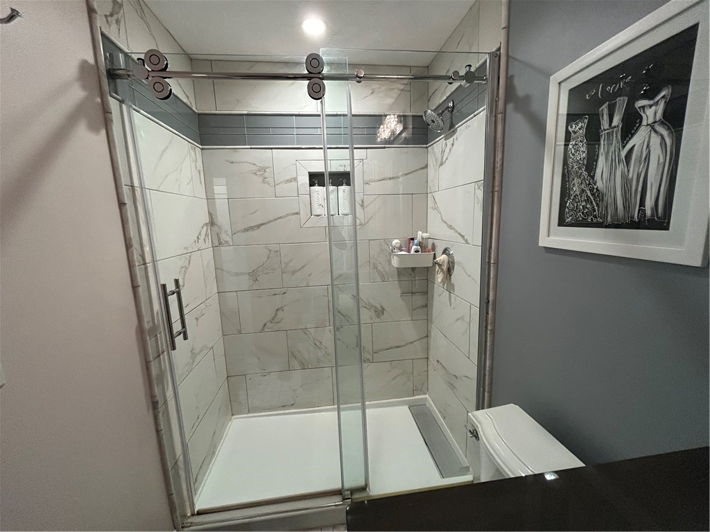 112 Washington Place 17E
