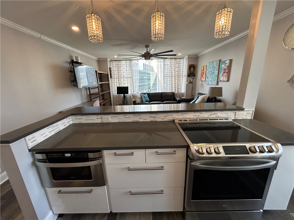 112 Washington Place 17E