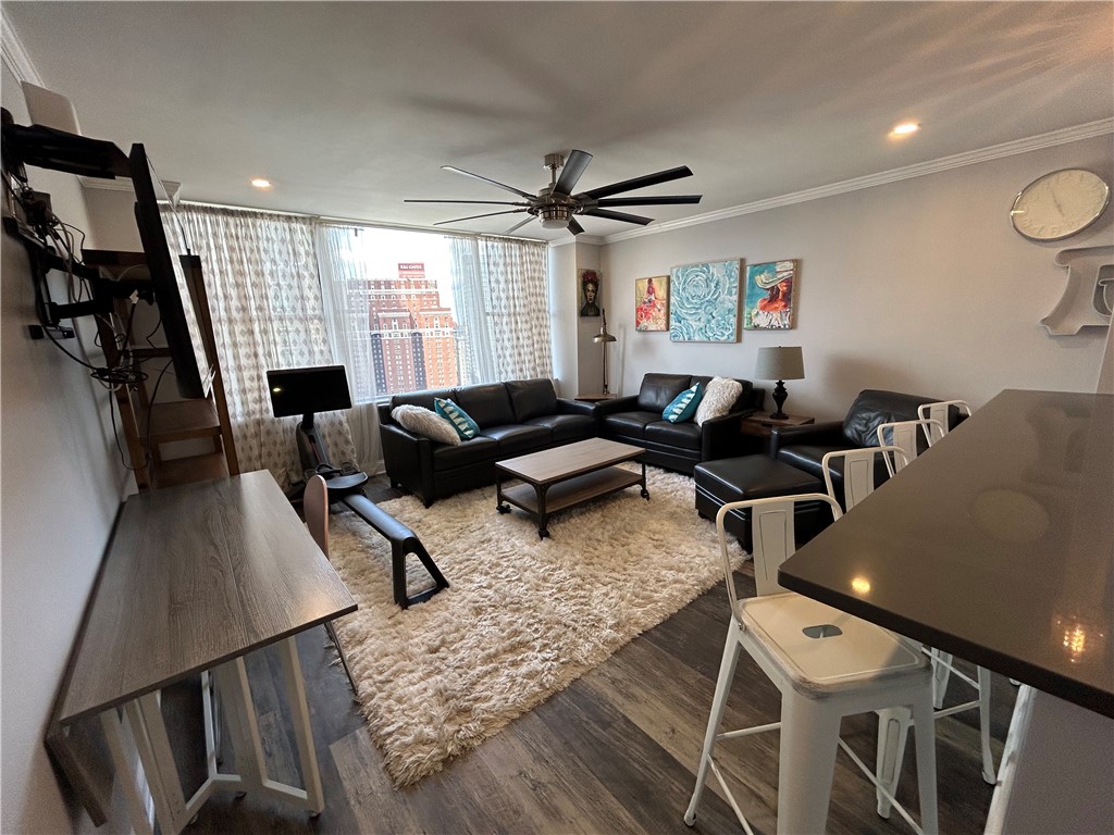 112 Washington Place 17E