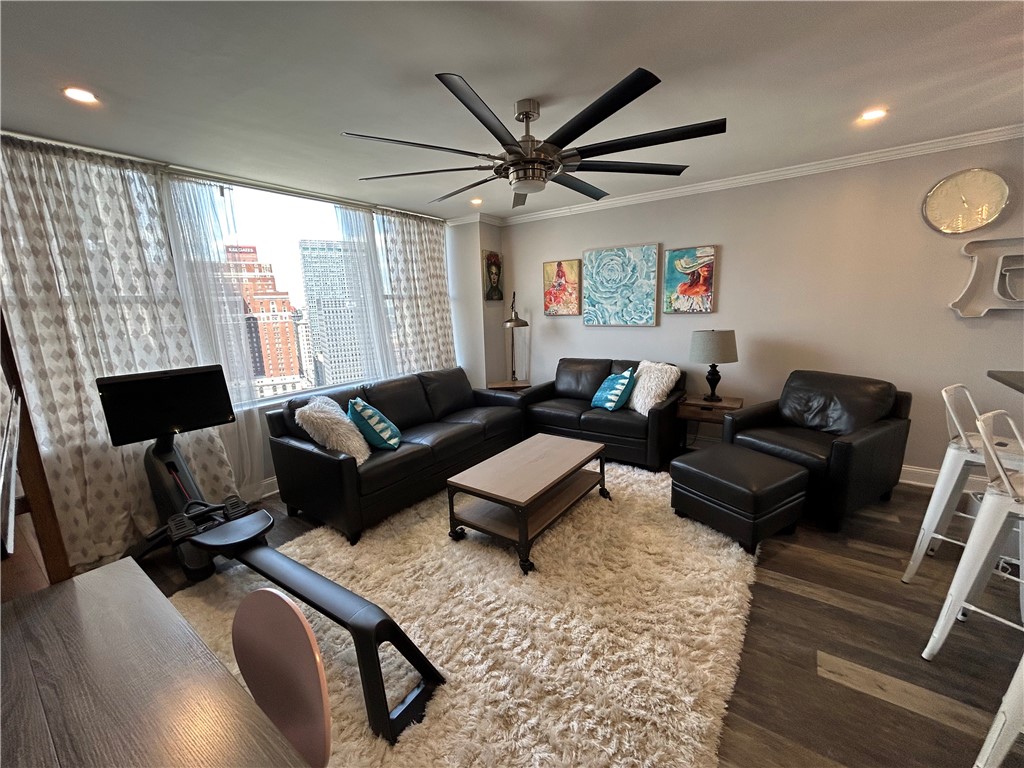 112 Washington Place 17E
