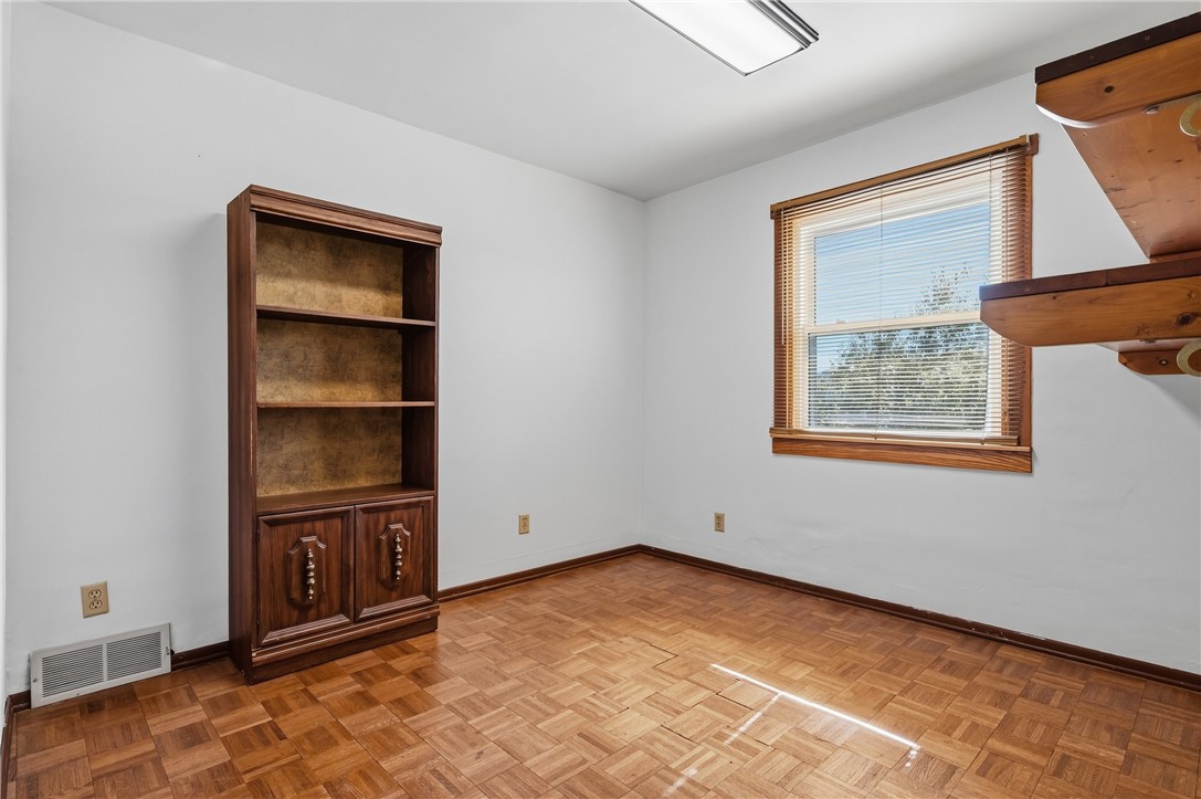 335 W 8th Ave