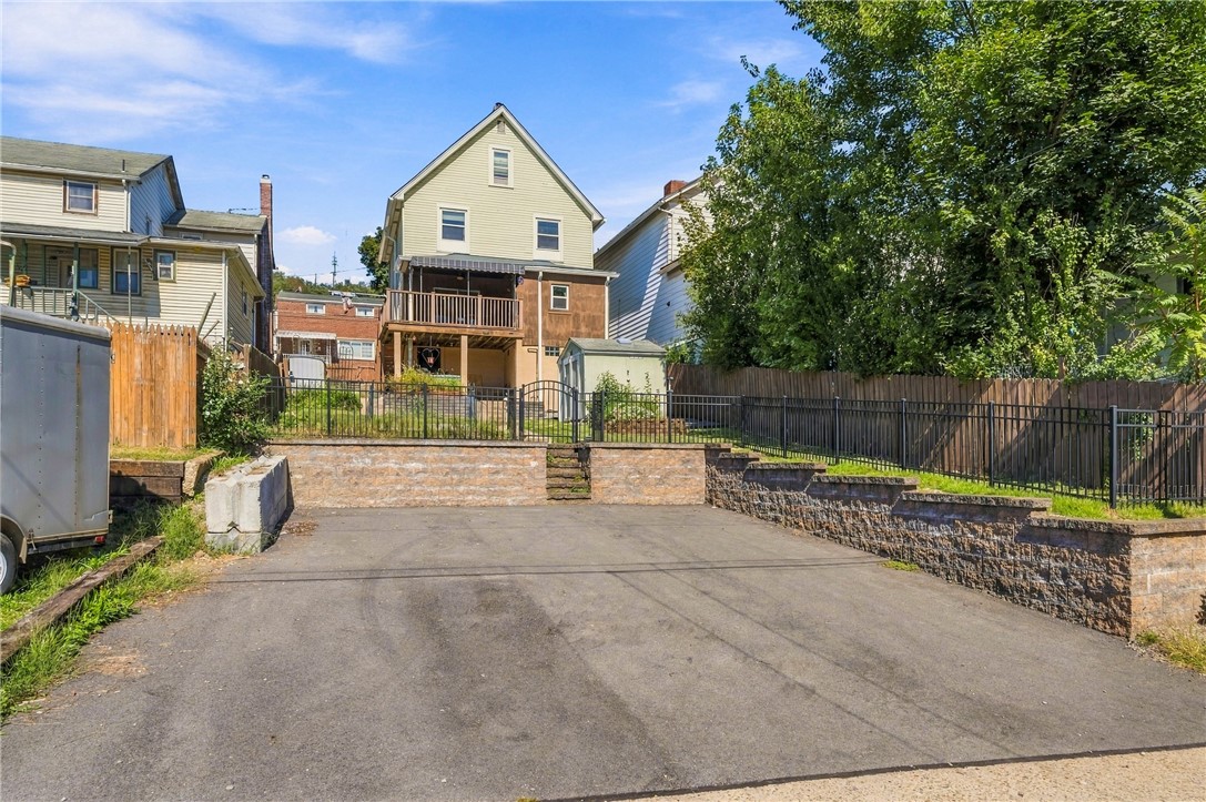 335 W 8th Ave