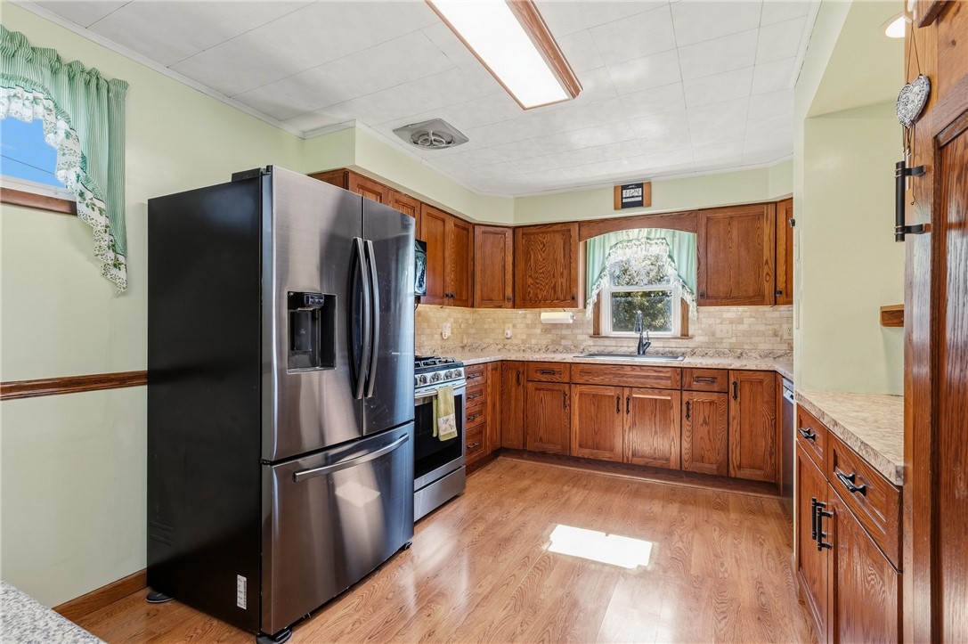 335 W 8th Ave