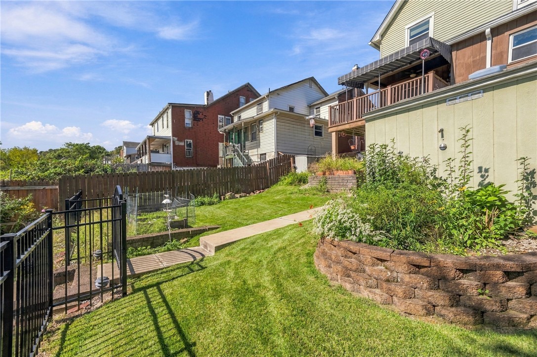 335 W 8th Ave