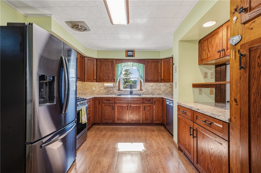 335 W 8th Ave