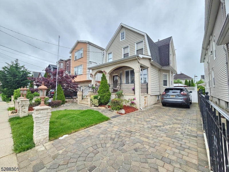 732 Linden Ave