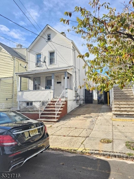 27 Geneva St