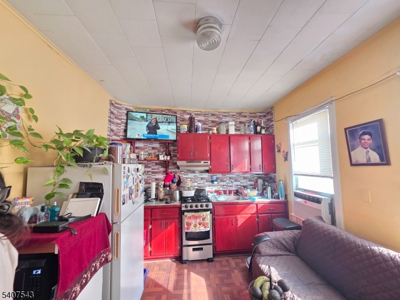 15 E Price St