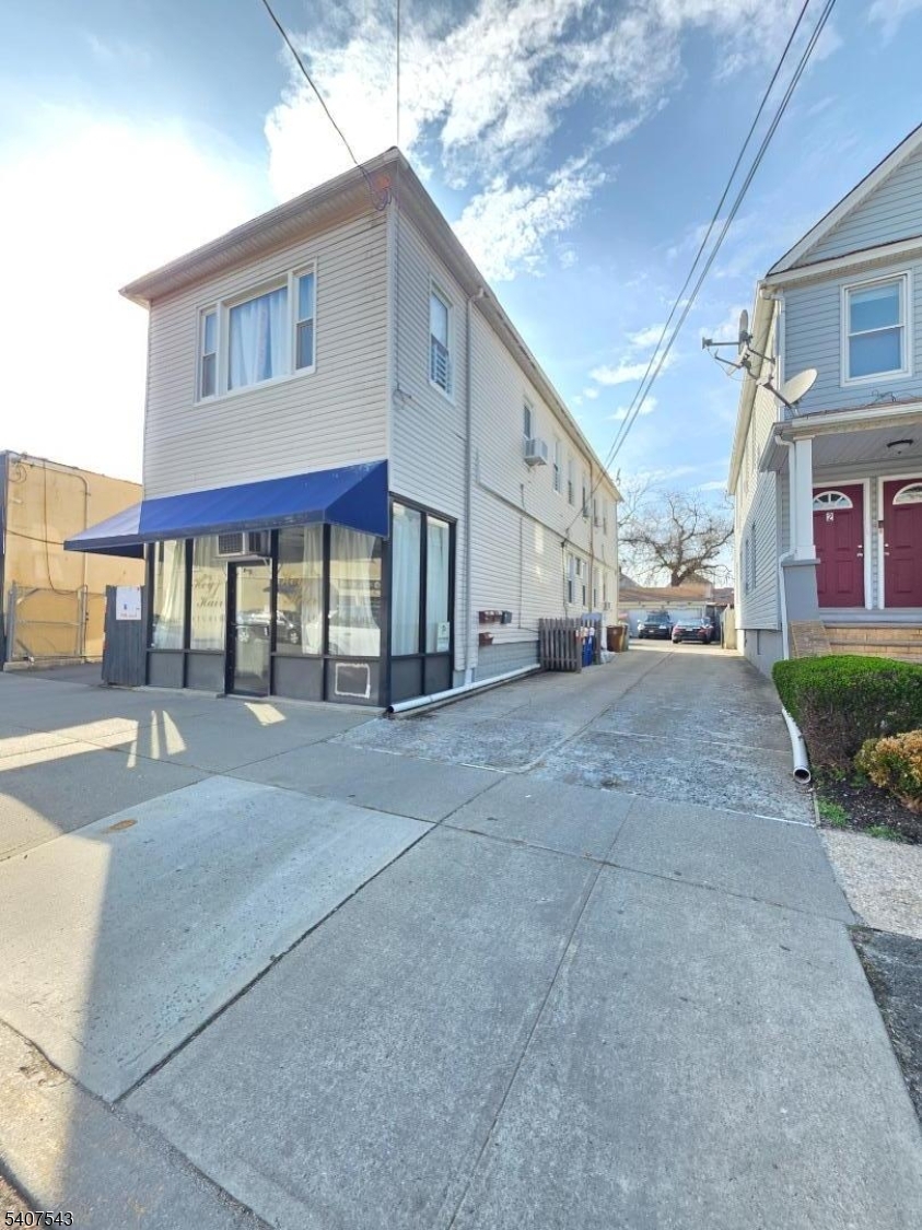 15 E Price St
