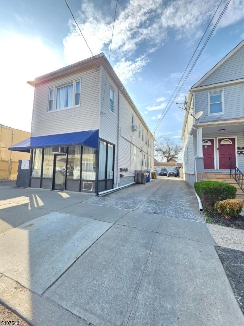 15 E Price St