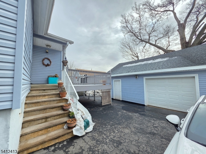 564 Chapman St