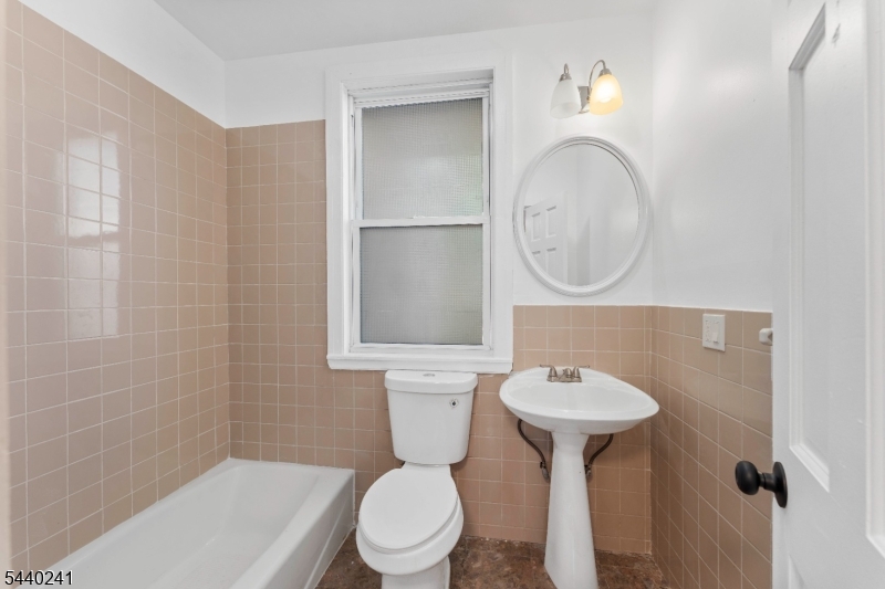589 Westminster Ave