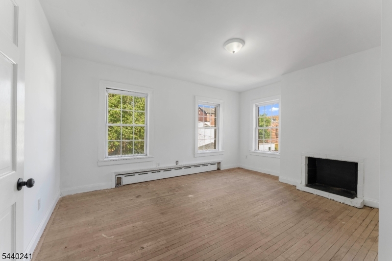 589 Westminster Ave