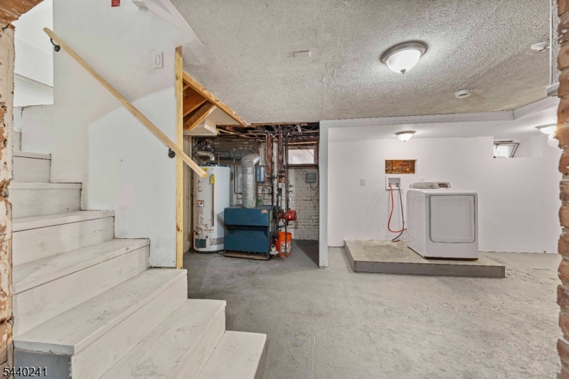 589 Westminster Ave