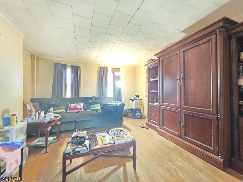 805 4Th Ave