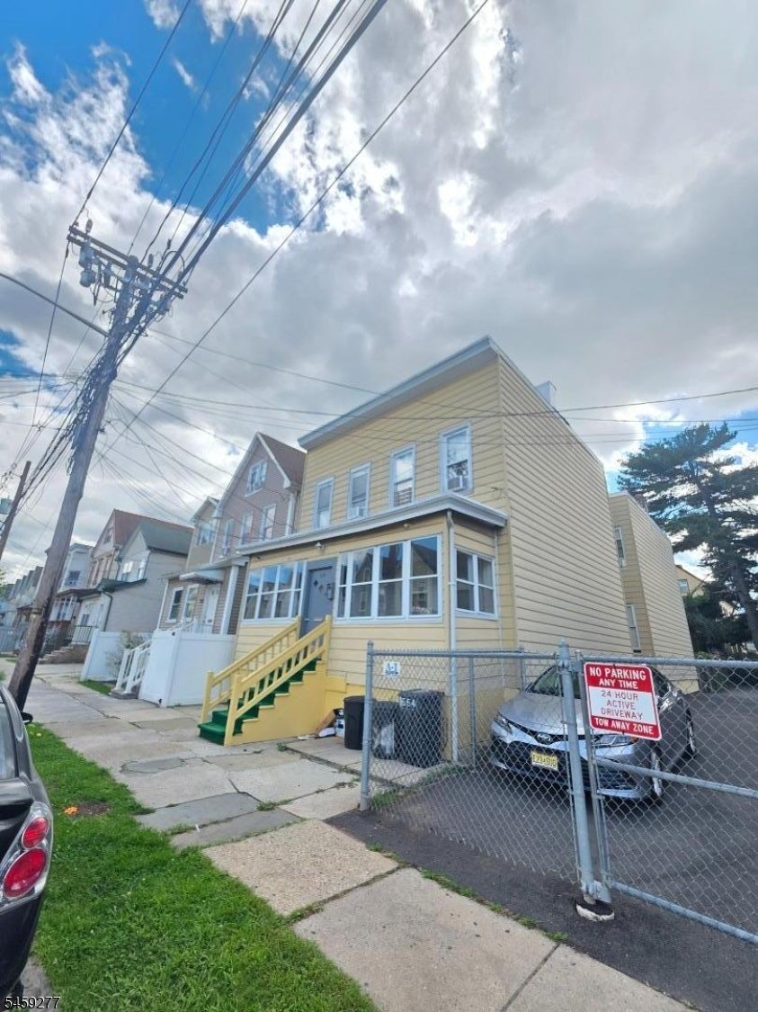 554 Franklin St