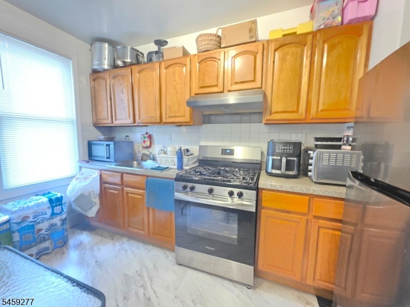 554 Franklin St