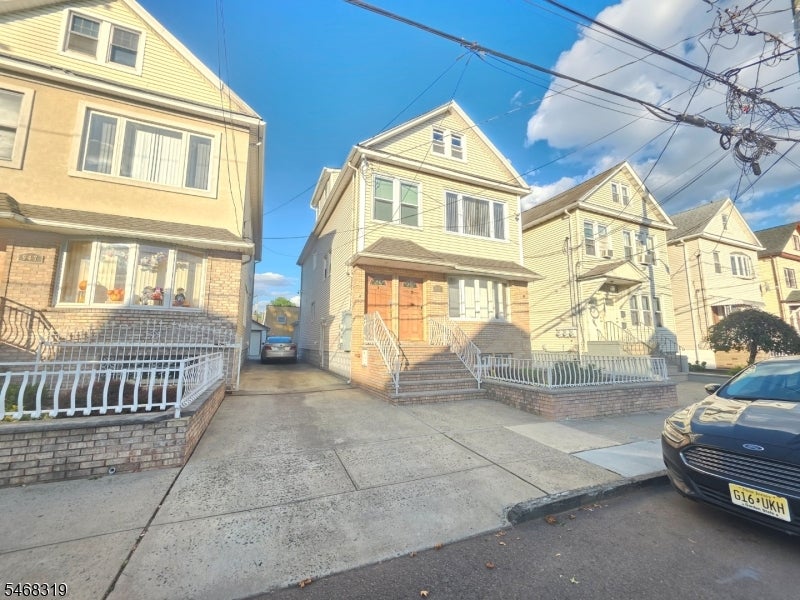 945 Meredith Ave