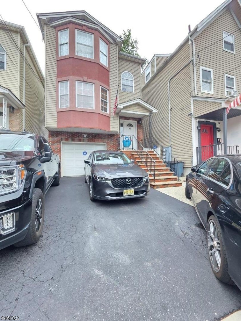 454 Marshall St