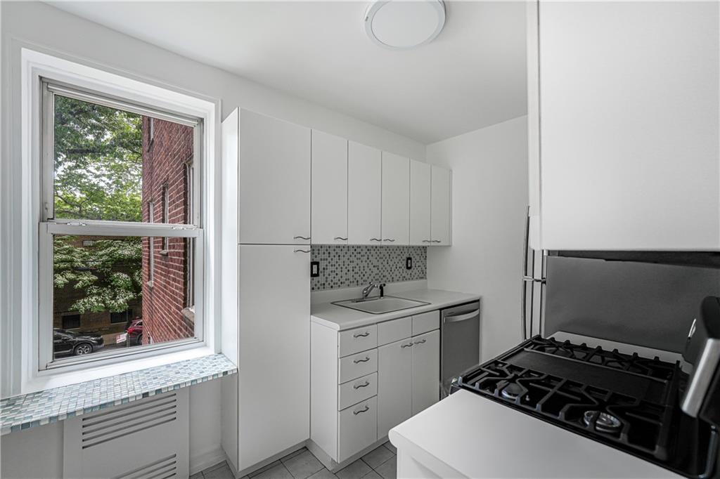 394 Avenue S 2E