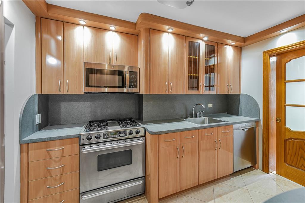 35 Seacoast Terrace 8A