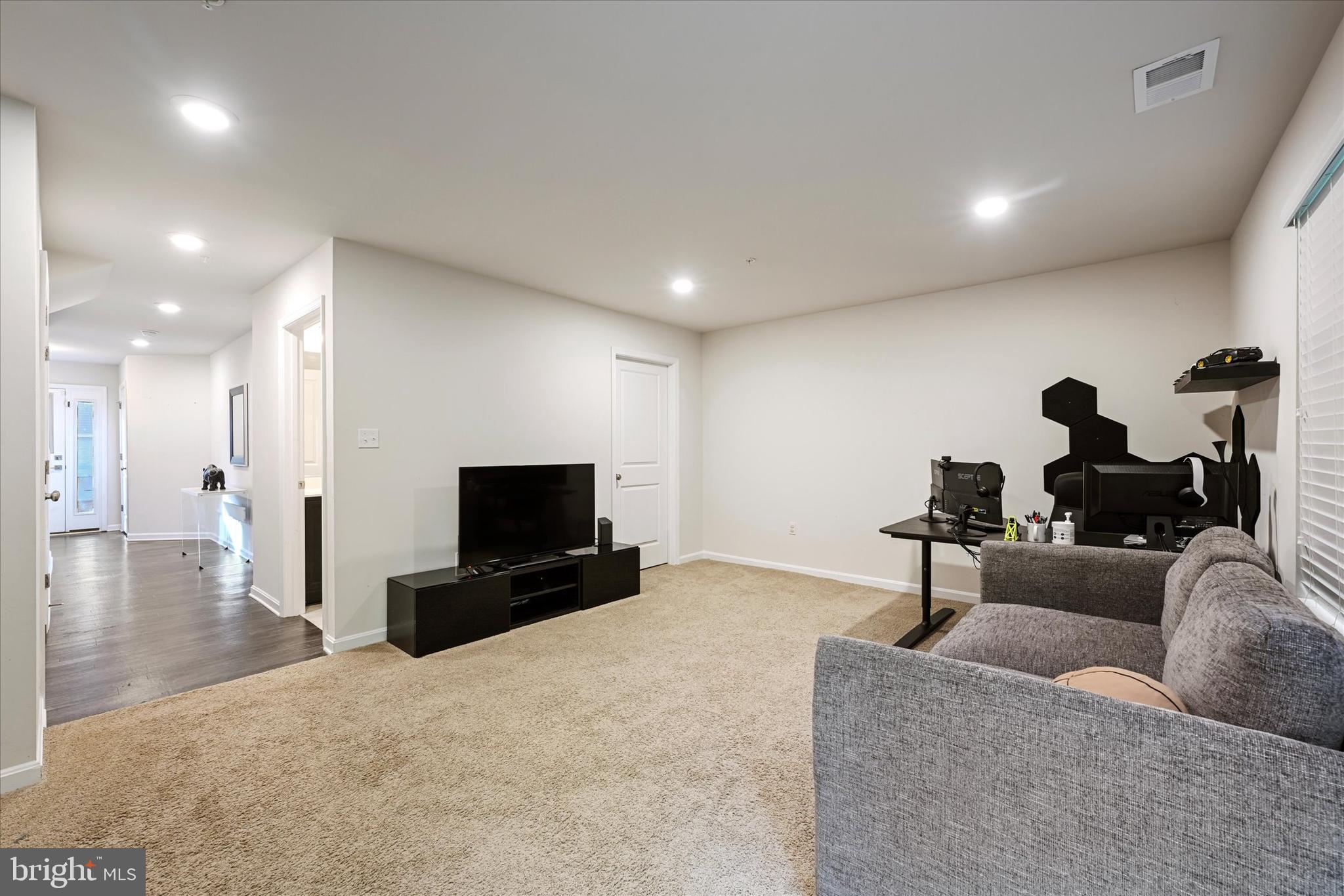 5735 Nicken Ct