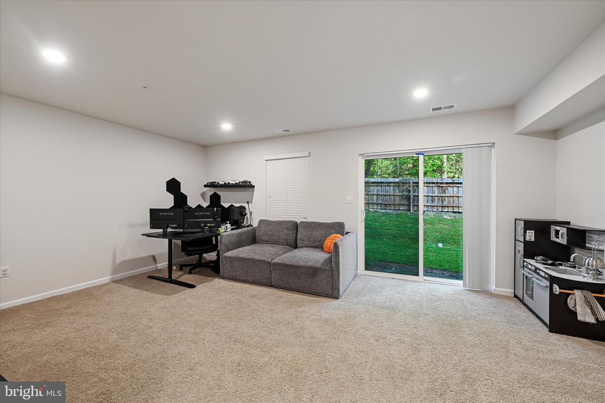 5735 Nicken Ct