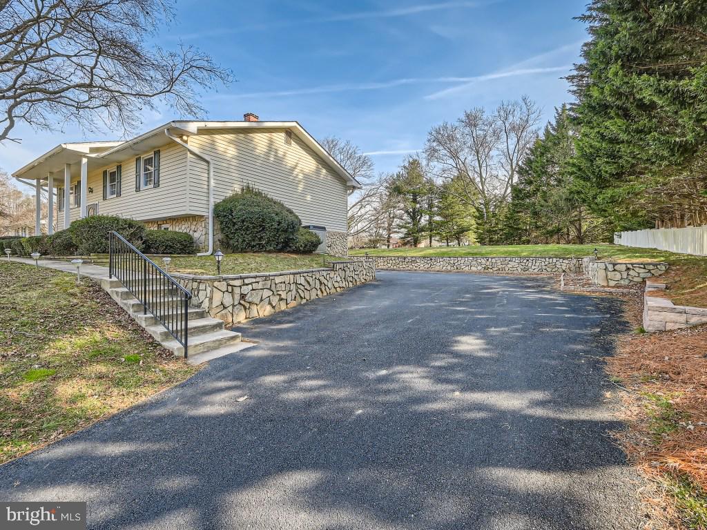 3 Bluestone Ct