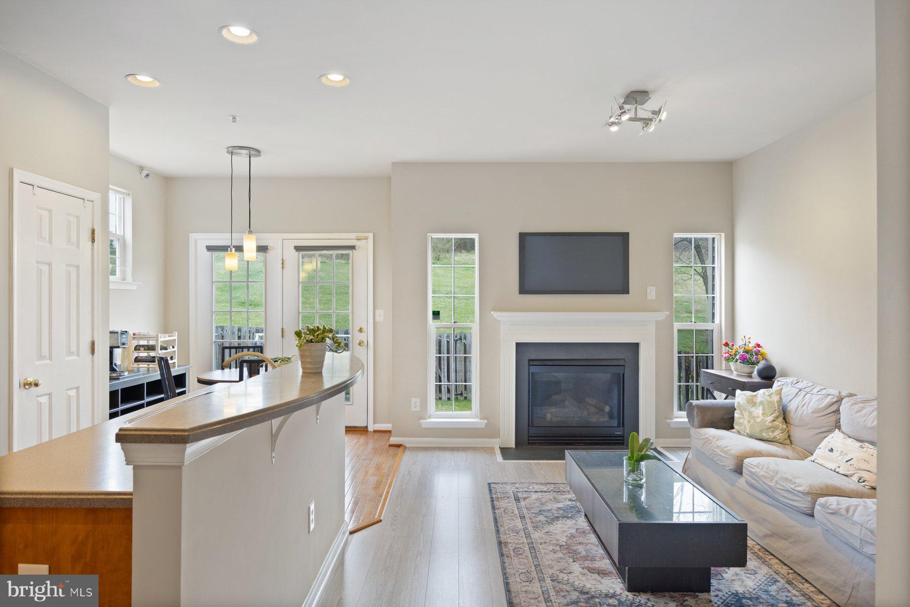 101 Buttonwood Ct