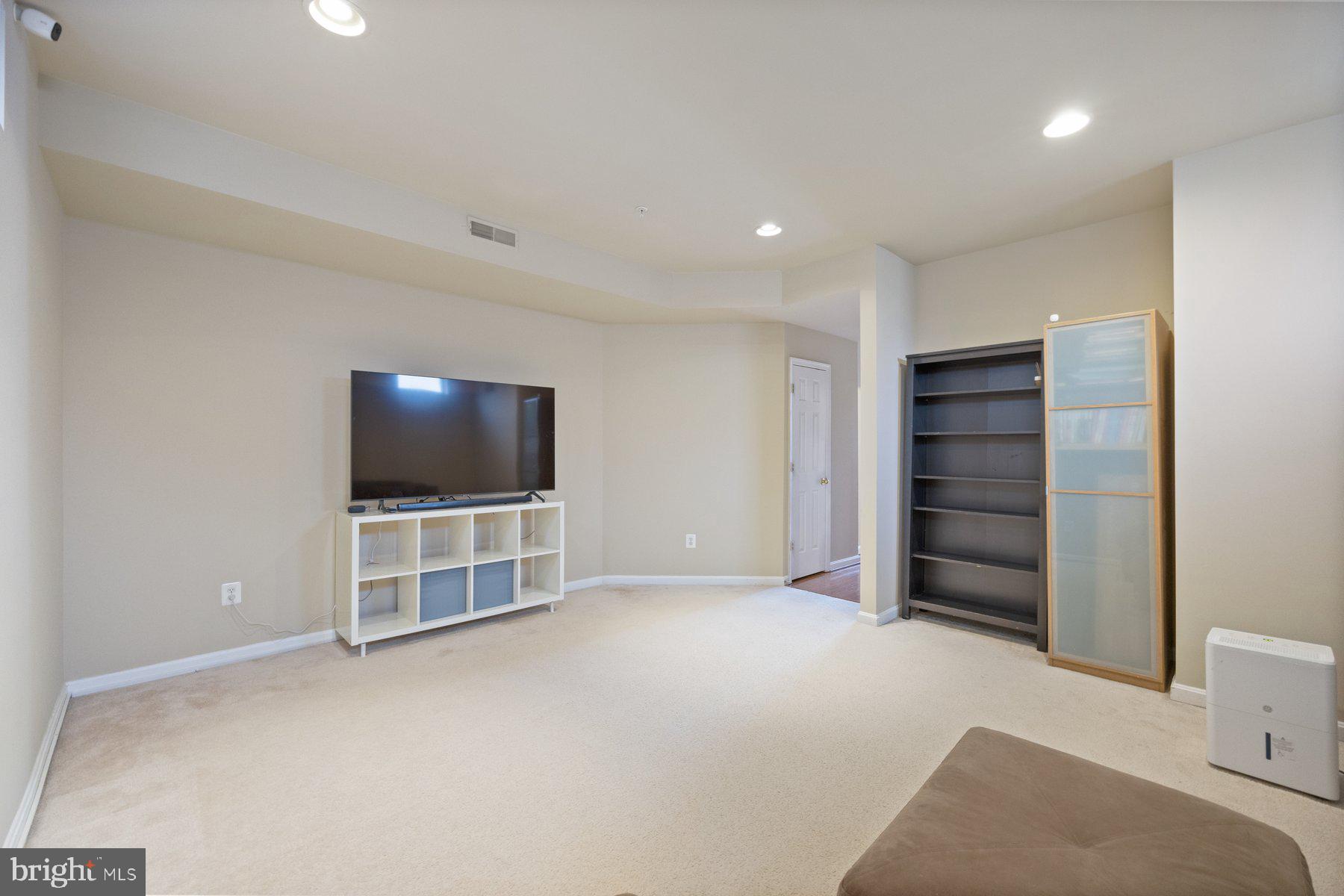 101 Buttonwood Ct