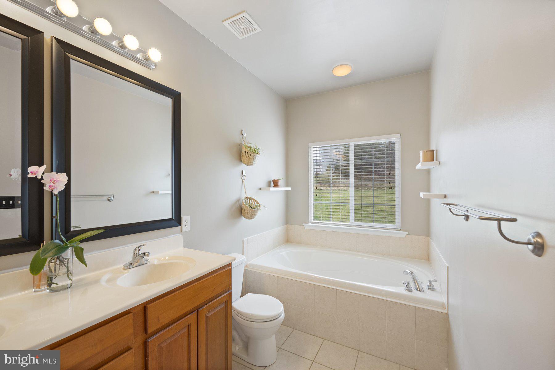 101 Buttonwood Ct