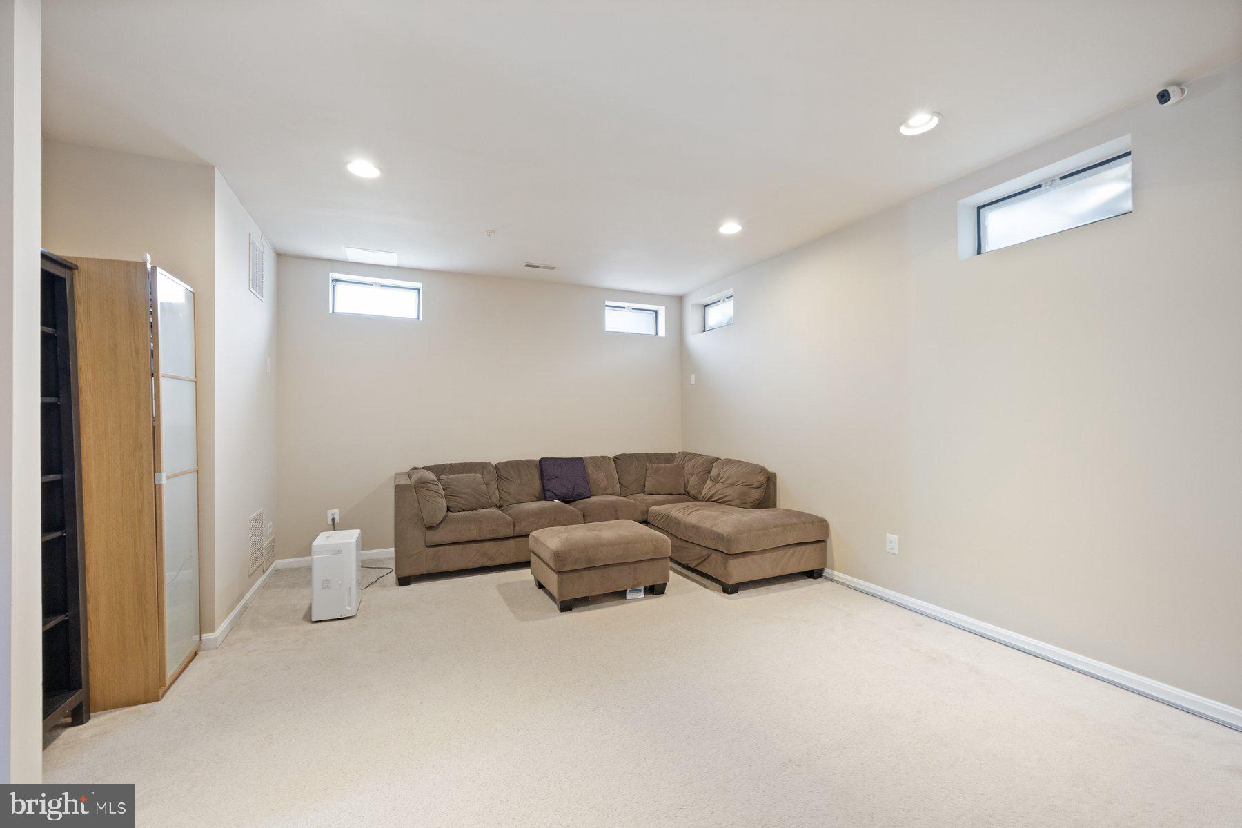 101 Buttonwood Ct