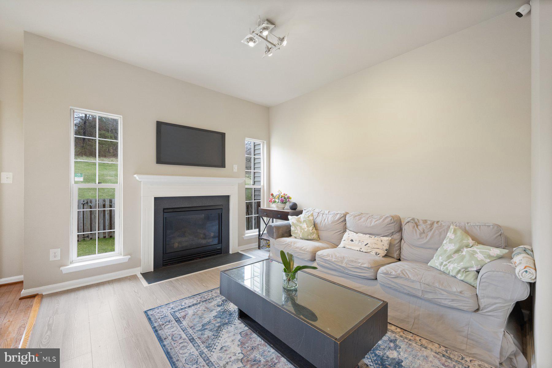 101 Buttonwood Ct
