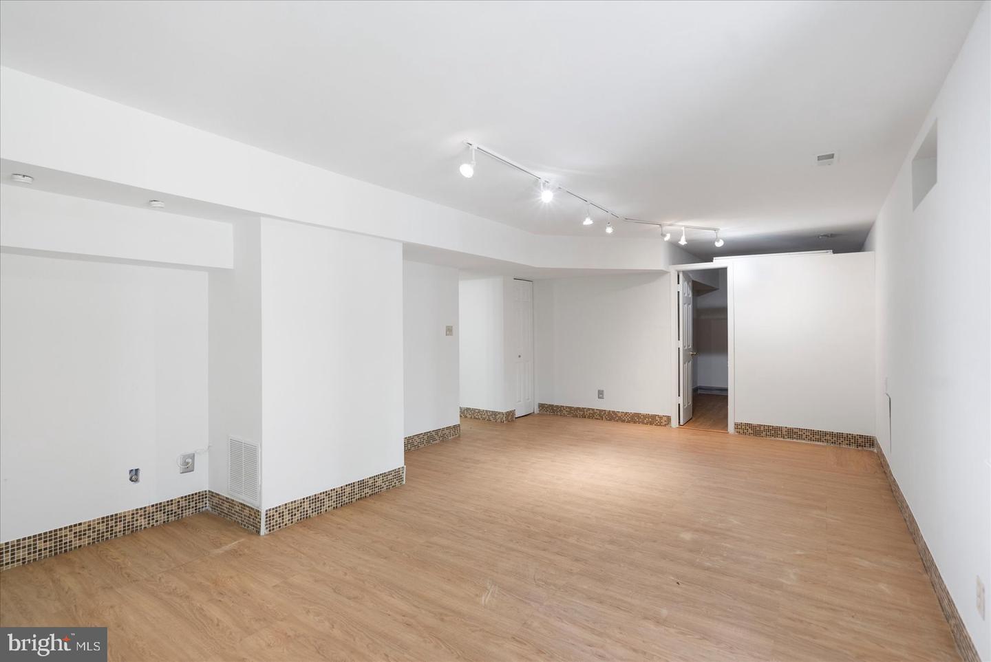 7921 Vernon Ave